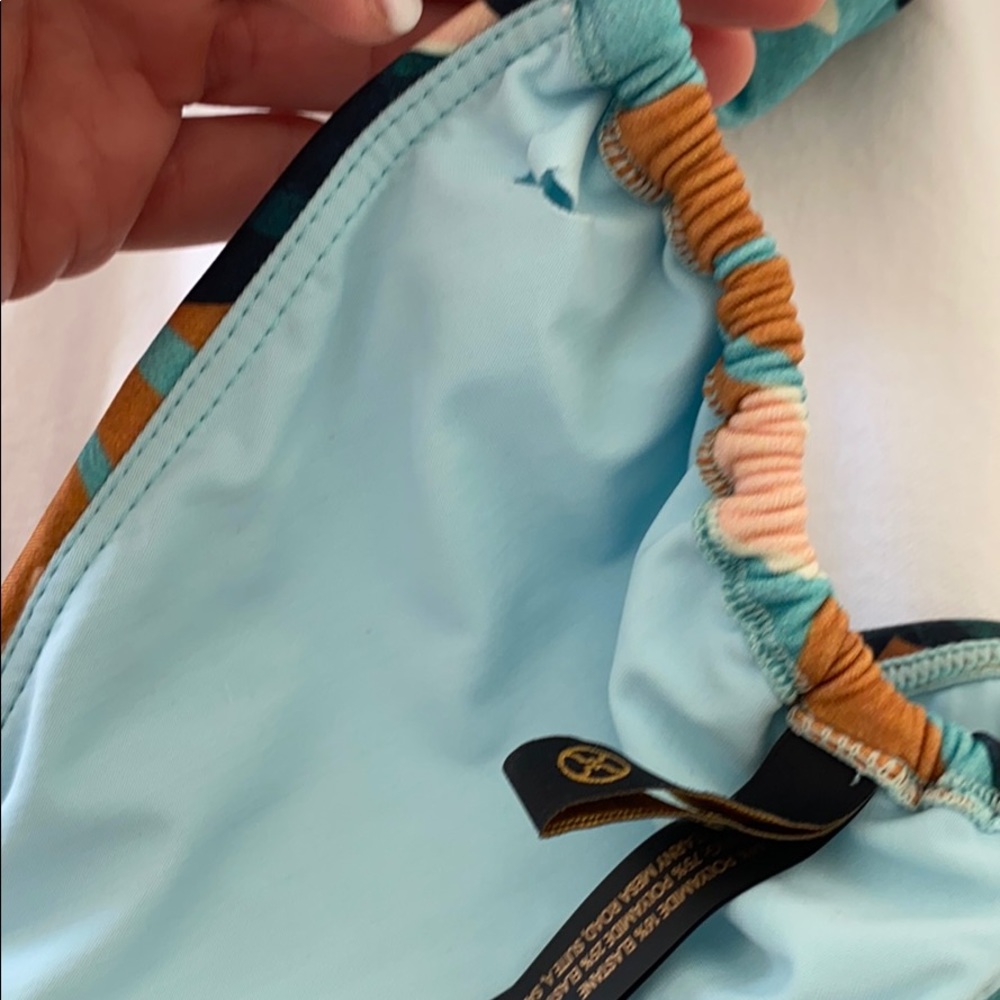 VIX Triangle Bikini - Picture 4 of 4